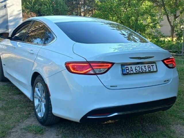 Белый Крайслер 200, объемом двигателя 2.4 л и пробегом 170 тыс. км за 11500 $, фото 1 на Automoto.ua