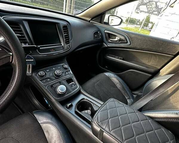 Білий Крайслер 200, об'ємом двигуна 3.61 л та пробігом 208 тис. км за 14500 $, фото 7 на Automoto.ua
