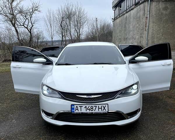 Белый Крайслер 200, объемом двигателя 2.36 л и пробегом 163 тыс. км за 11000 $, фото 18 на Automoto.ua
