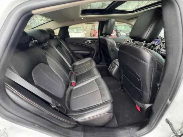 Білий Крайслер 200, об'ємом двигуна 3.6 л та пробігом 79 тис. км за 4800 $, фото 10 на Automoto.ua