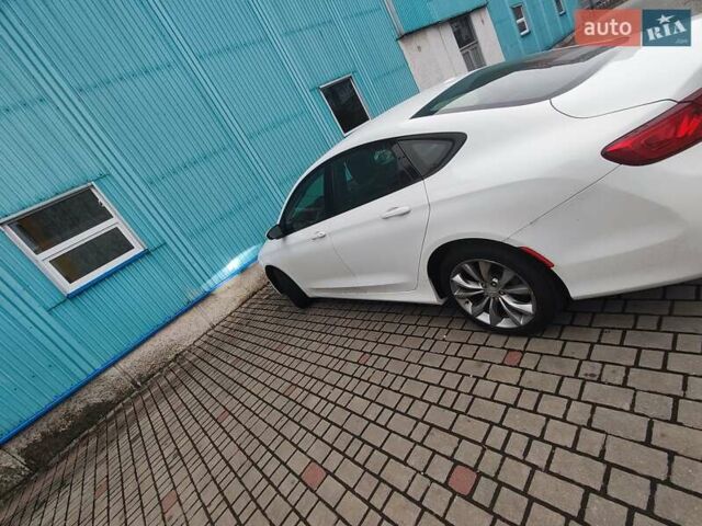 Белый Крайслер 200, объемом двигателя 2.36 л и пробегом 152 тыс. км за 9450 $, фото 3 на Automoto.ua