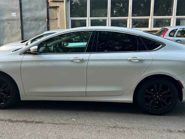 Белый Крайслер 200, объемом двигателя 2.4 л и пробегом 160 тыс. км за 11000 $, фото 2 на Automoto.ua