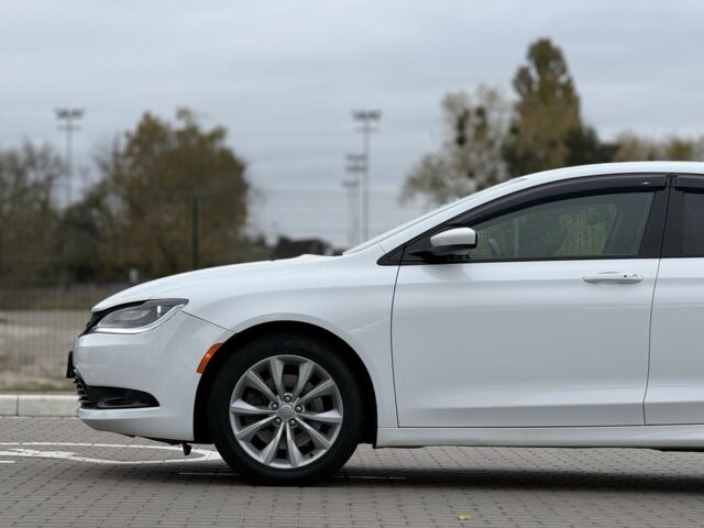 Белый Крайслер 200, объемом двигателя 3.6 л и пробегом 204 тыс. км за 9900 $, фото 5 на Automoto.ua