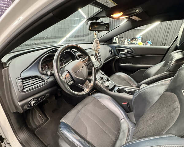 Білий Крайслер 200, об'ємом двигуна 2.36 л та пробігом 231 тис. км за 8699 $, фото 12 на Automoto.ua