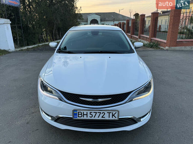 Білий Крайслер 200, об'ємом двигуна 2.4 л та пробігом 180 тис. км за 8500 $, фото 4 на Automoto.ua