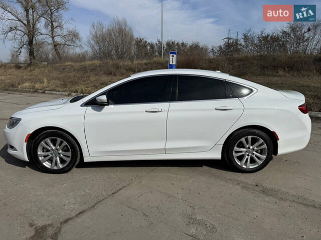 Белый Крайслер 200, объемом двигателя 2.4 л и пробегом 160 тыс. км за 9300 $, фото 5 на Automoto.ua