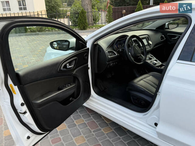 Білий Крайслер 200, об'ємом двигуна 3.6 л та пробігом 125 тис. км за 9700 $, фото 11 на Automoto.ua