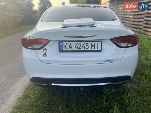 Белый Крайслер 200, объемом двигателя 2.36 л и пробегом 289 тыс. км за 9500 $, фото 8 на Automoto.ua