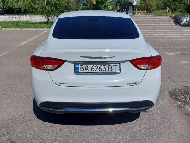 Белый Крайслер 200, объемом двигателя 2.4 л и пробегом 170 тыс. км за 11500 $, фото 4 на Automoto.ua