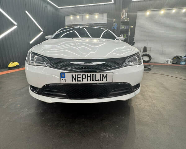 Белый Крайслер 200, объемом двигателя 2.36 л и пробегом 231 тыс. км за 7599 $, фото 2 на Automoto.ua