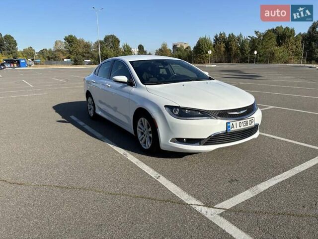 Белый Крайслер 200, объемом двигателя 2.36 л и пробегом 217 тыс. км за 8700 $, фото 3 на Automoto.ua
