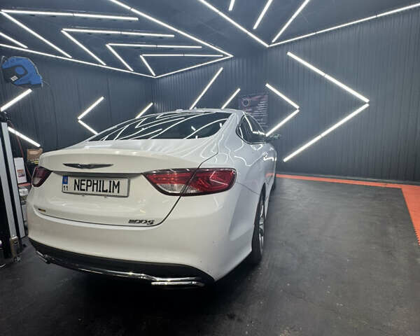 Белый Крайслер 200, объемом двигателя 2.36 л и пробегом 231 тыс. км за 7599 $, фото 4 на Automoto.ua