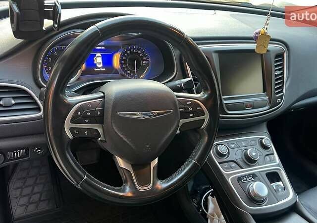 Белый Крайслер 200, объемом двигателя 2.4 л и пробегом 160 тыс. км за 11000 $, фото 7 на Automoto.ua