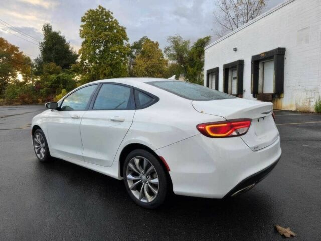 Белый Крайслер 200, объемом двигателя 3.6 л и пробегом 72 тыс. км за 6100 $, фото 5 на Automoto.ua