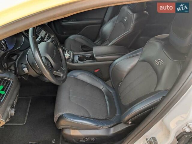 Белый Крайслер 200, объемом двигателя 3.6 л и пробегом 145 тыс. км за 11600 $, фото 8 на Automoto.ua