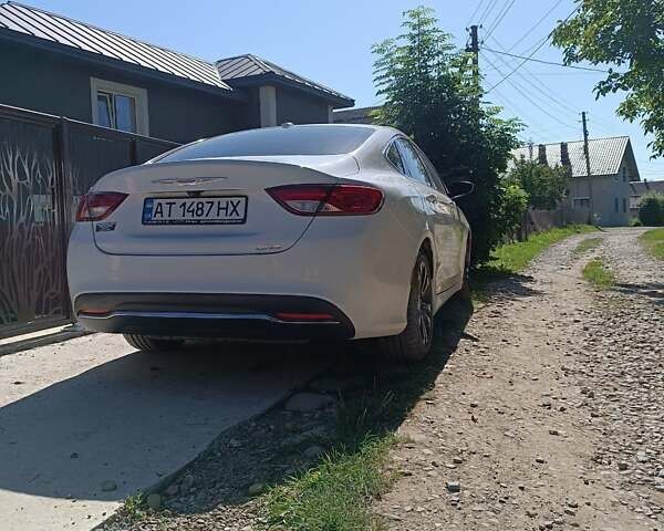 Белый Крайслер 200, объемом двигателя 2.36 л и пробегом 163 тыс. км за 11000 $, фото 6 на Automoto.ua