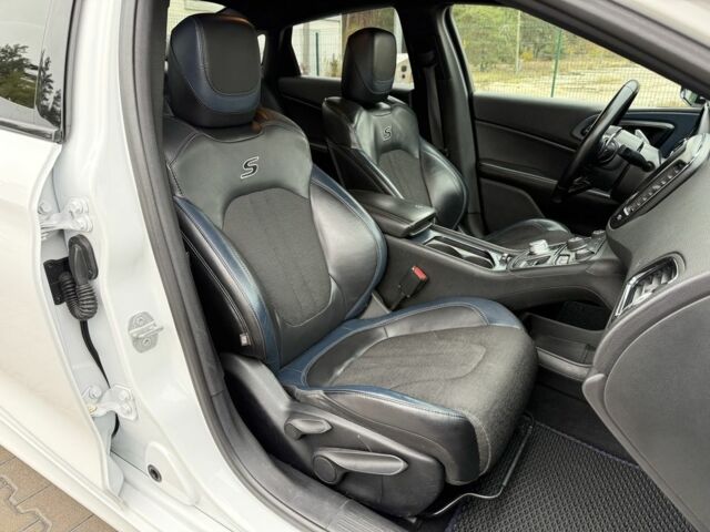 Белый Крайслер 200, объемом двигателя 3.6 л и пробегом 204 тыс. км за 9900 $, фото 21 на Automoto.ua