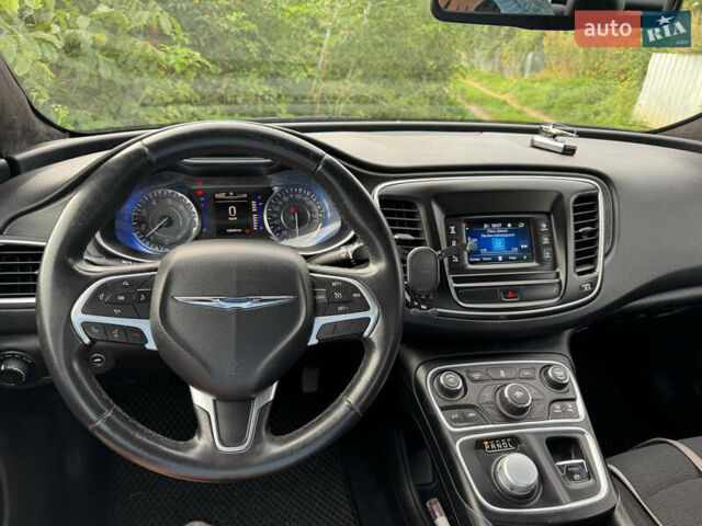 Белый Крайслер 200, объемом двигателя 2.36 л и пробегом 133 тыс. км за 8750 $, фото 4 на Automoto.ua