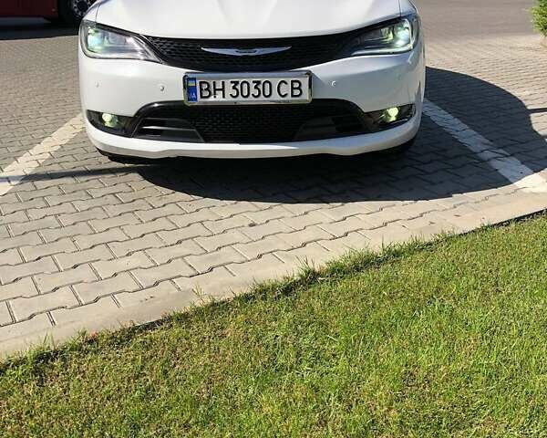 Білий Крайслер 200, об'ємом двигуна 2.36 л та пробігом 151 тис. км за 10000 $, фото 6 на Automoto.ua