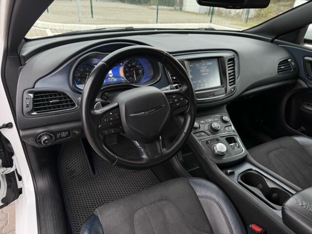 Белый Крайслер 200, объемом двигателя 3.6 л и пробегом 204 тыс. км за 9900 $, фото 17 на Automoto.ua