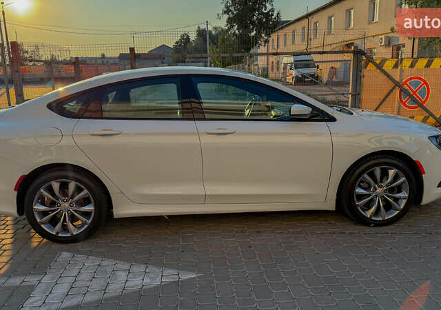 Белый Крайслер 200, объемом двигателя 2.36 л и пробегом 151 тыс. км за 9150 $, фото 2 на Automoto.ua