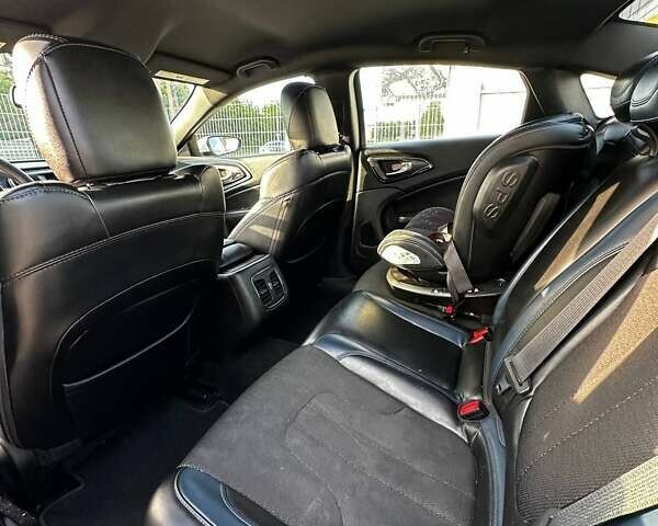 Білий Крайслер 200, об'ємом двигуна 3.61 л та пробігом 208 тис. км за 14500 $, фото 10 на Automoto.ua