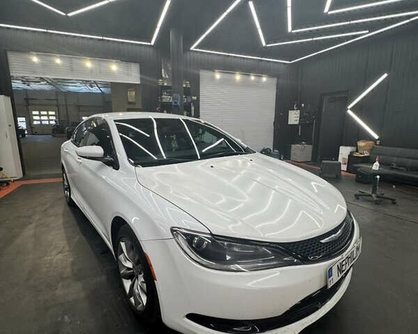 Белый Крайслер 200, объемом двигателя 2.36 л и пробегом 231 тыс. км за 7599 $, фото 1 на Automoto.ua