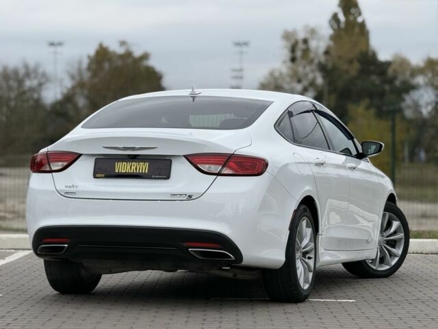 Белый Крайслер 200, объемом двигателя 3.6 л и пробегом 204 тыс. км за 9900 $, фото 9 на Automoto.ua