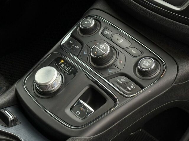 Белый Крайслер 200, объемом двигателя 3.6 л и пробегом 204 тыс. км за 9900 $, фото 23 на Automoto.ua