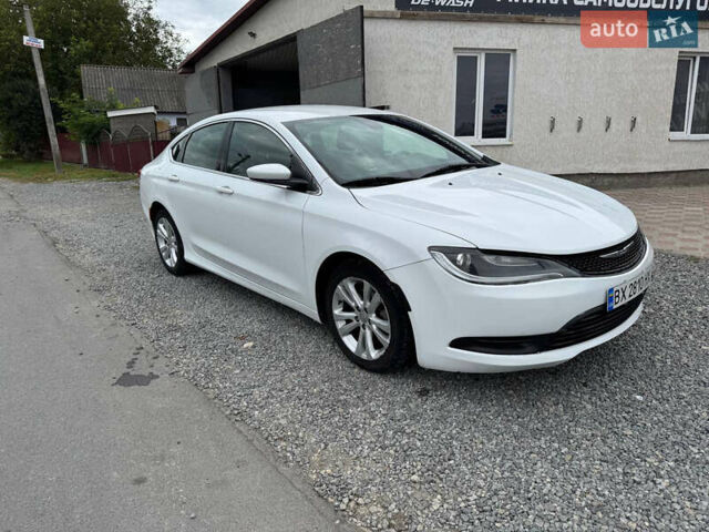 Белый Крайслер 200, объемом двигателя 2.36 л и пробегом 133 тыс. км за 8750 $, фото 2 на Automoto.ua