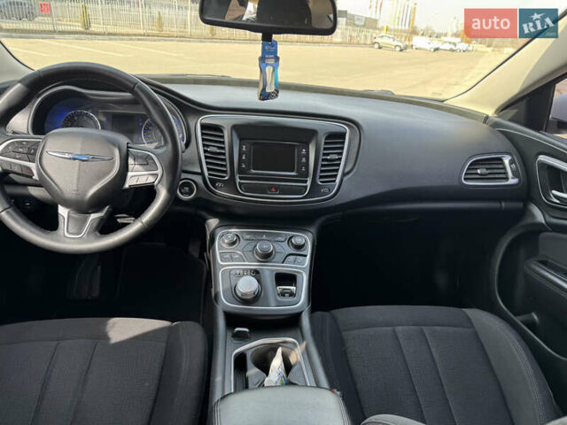 Белый Крайслер 200, объемом двигателя 2.4 л и пробегом 160 тыс. км за 9300 $, фото 14 на Automoto.ua