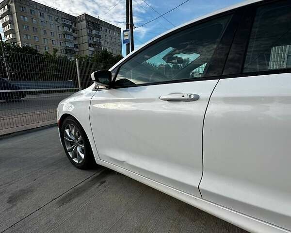 Білий Крайслер 200, об'ємом двигуна 3.61 л та пробігом 208 тис. км за 14500 $, фото 1 на Automoto.ua