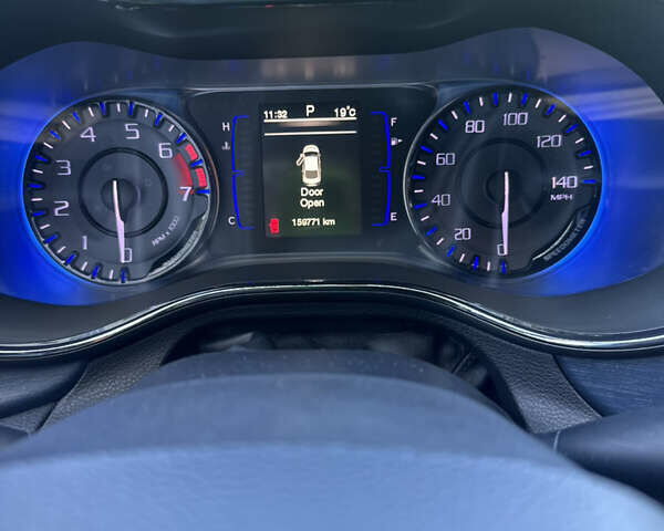 Белый Крайслер 200, объемом двигателя 2.36 л и пробегом 155 тыс. км за 10500 $, фото 26 на Automoto.ua