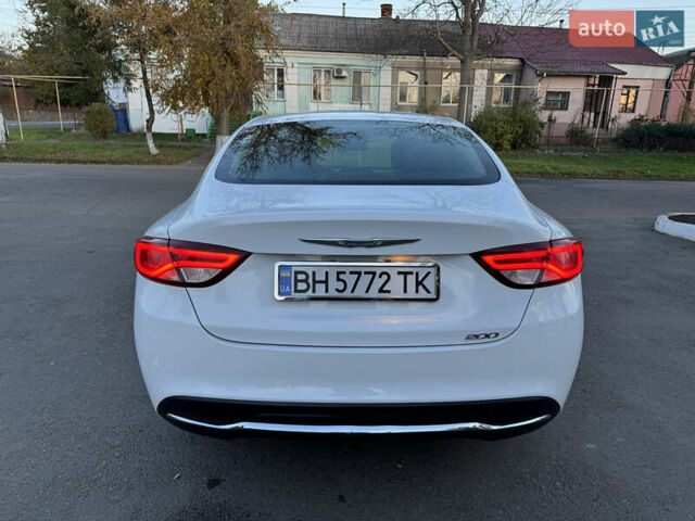 Білий Крайслер 200, об'ємом двигуна 2.4 л та пробігом 180 тис. км за 8500 $, фото 7 на Automoto.ua