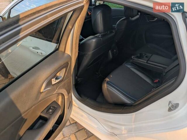 Белый Крайслер 200, объемом двигателя 3.6 л и пробегом 145 тыс. км за 11600 $, фото 9 на Automoto.ua