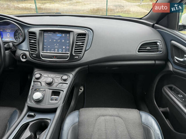 Белый Крайслер 200, объемом двигателя 3.6 л и пробегом 204 тыс. км за 10900 $, фото 24 на Automoto.ua
