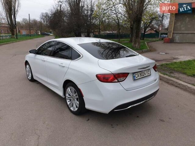Білий Крайслер 200, об'ємом двигуна 2.36 л та пробігом 185 тис. км за 10500 $, фото 4 на Automoto.ua