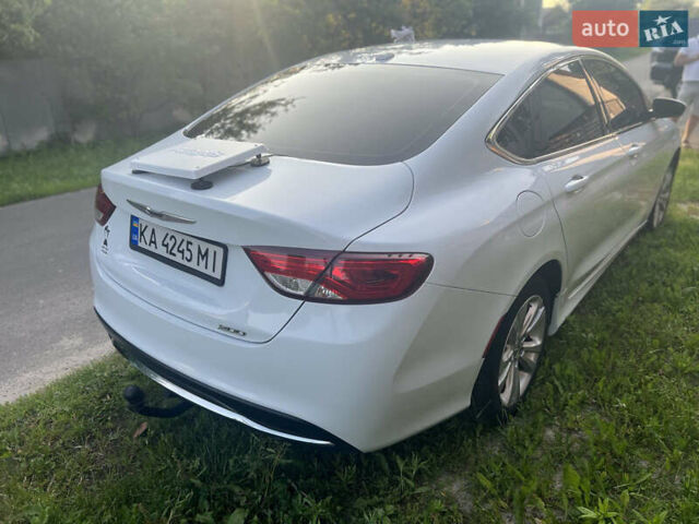 Белый Крайслер 200, объемом двигателя 2.36 л и пробегом 289 тыс. км за 9500 $, фото 7 на Automoto.ua