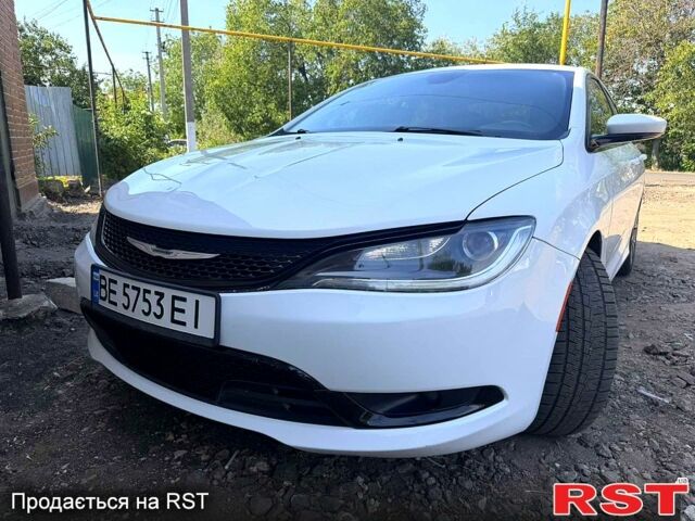 Белый Крайслер 200, объемом двигателя 2.4 л и пробегом 188 тыс. км за 10700 $, фото 5 на Automoto.ua