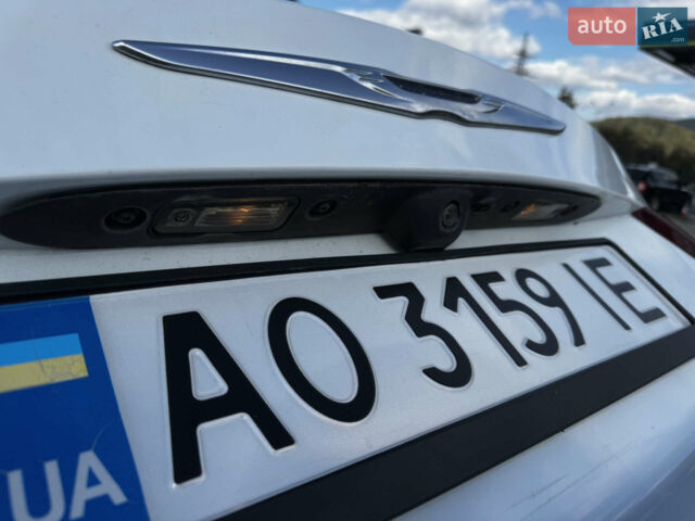 Білий Крайслер 200, об'ємом двигуна 2.4 л та пробігом 180 тис. км за 8000 $, фото 49 на Automoto.ua