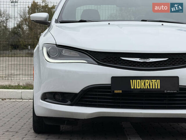 Белый Крайслер 200, объемом двигателя 3.6 л и пробегом 204 тыс. км за 10900 $, фото 5 на Automoto.ua