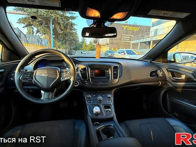 Білий Крайслер 200, об'ємом двигуна 2.4 л та пробігом 150 тис. км за 11999 $, фото 5 на Automoto.ua