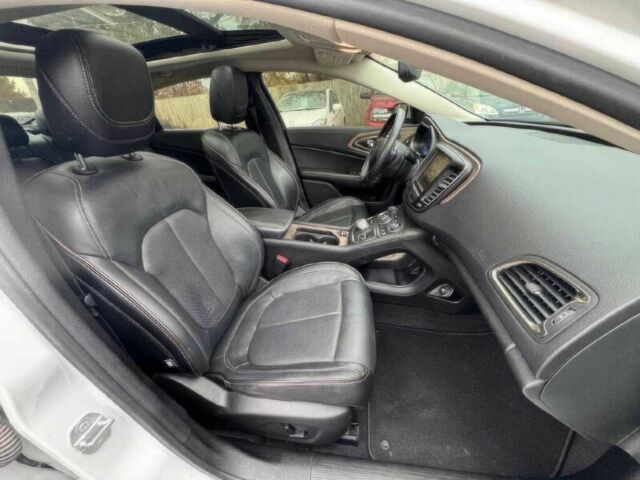 Білий Крайслер 200, об'ємом двигуна 3.6 л та пробігом 79 тис. км за 4800 $, фото 9 на Automoto.ua