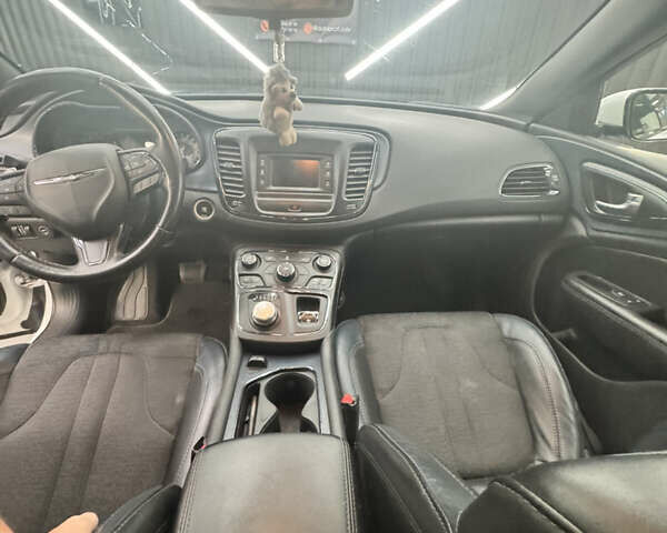 Білий Крайслер 200, об'ємом двигуна 2.36 л та пробігом 231 тис. км за 8699 $, фото 11 на Automoto.ua
