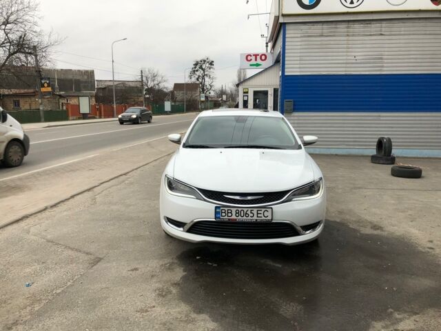 Белый Крайслер 200, объемом двигателя 2.4 л и пробегом 97 тыс. км за 11700 $, фото 4 на Automoto.ua