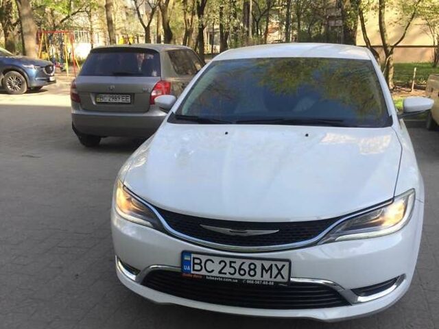 Белый Крайслер 200, объемом двигателя 2.36 л и пробегом 171 тыс. км за 10700 $, фото 3 на Automoto.ua