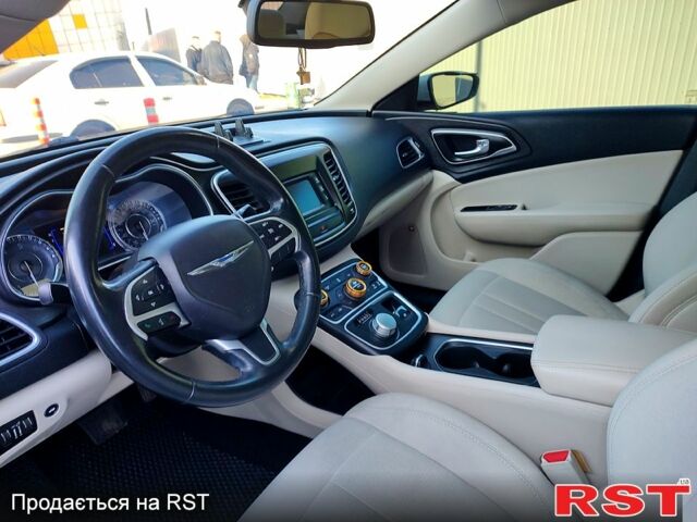 Белый Крайслер 200, объемом двигателя 2.4 л и пробегом 125 тыс. км за 9500 $, фото 9 на Automoto.ua