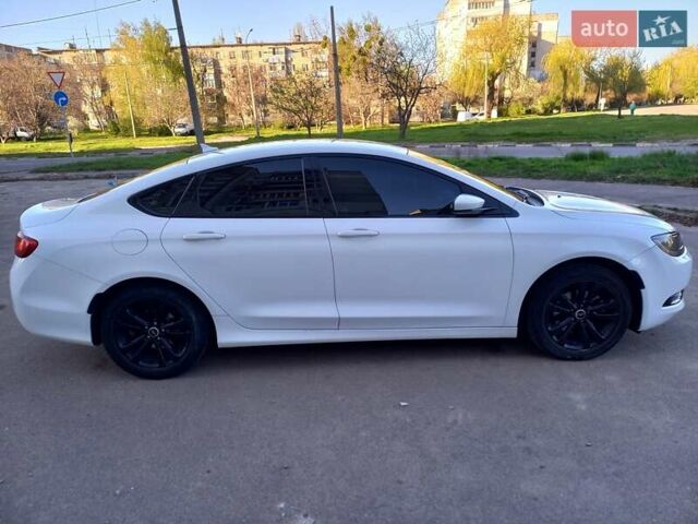 Белый Крайслер 200, объемом двигателя 2.36 л и пробегом 122 тыс. км за 11700 $, фото 20 на Automoto.ua