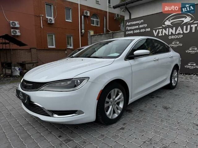 Белый Крайслер 200, объемом двигателя 2.4 л и пробегом 101 тыс. км за 10500 $, фото 7 на Automoto.ua