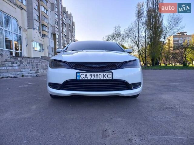 Белый Крайслер 200, объемом двигателя 2.36 л и пробегом 122 тыс. км за 11700 $, фото 17 на Automoto.ua
